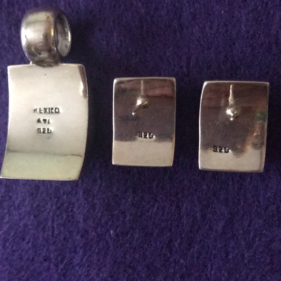 PENDANT & EARRINGS - Picture 2 of 3